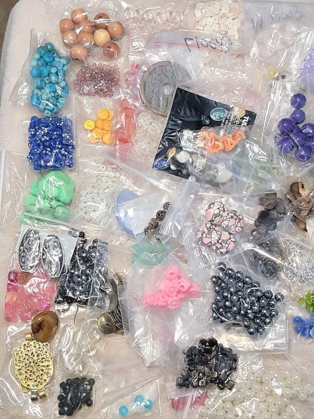 HUGE 4.11lb Destash Lot Jewelry Making Beads Findings Cabachons Various Mats #J